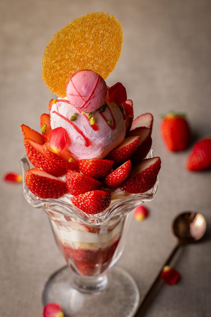 「あまおうパフェ」単品・税込み4,000円〜（サービス料含む）