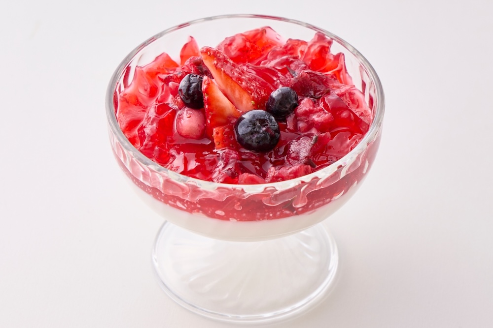 「濃厚ミルクプリンと赤い果実のジュレ」税込み680円