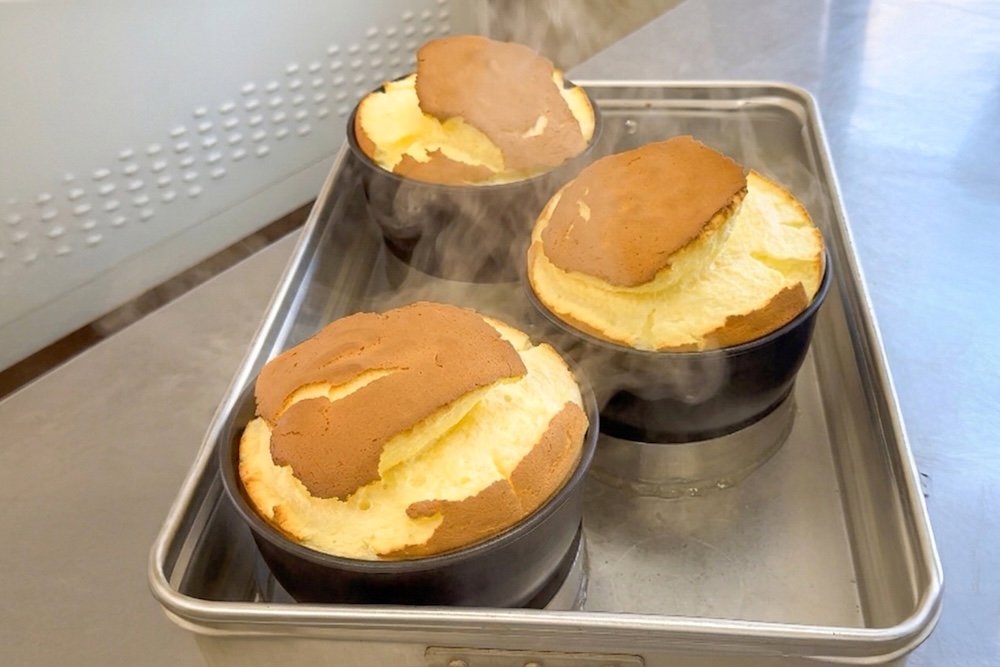 「焼きたてチーズズコットケーキ」イメージ