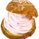 3月27日より販売される「盛り過ぎ窯焼きダブルシュークリーム（桜ミルキー）神奈川県産八重桜使用」税込み437円