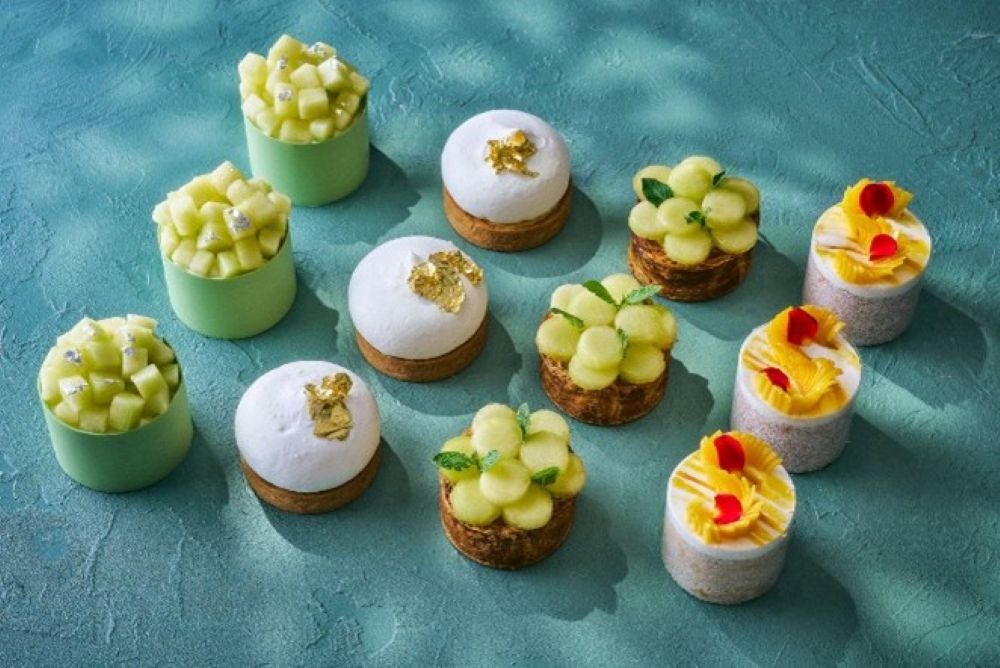 「プレミアム メロンショートケーキ」税込み850円、「メロンタルト」、「マンゴーチーズケーキ」、「マンゴー＆ココナッツムース」各・税込み800円