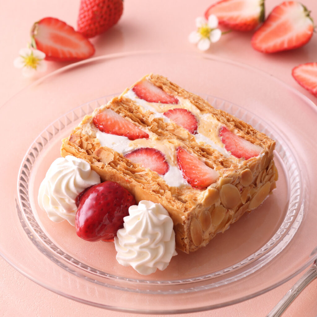 各日14時より数量限定登場する「KIHACHIのナポレオンパイ」税込み1,760円