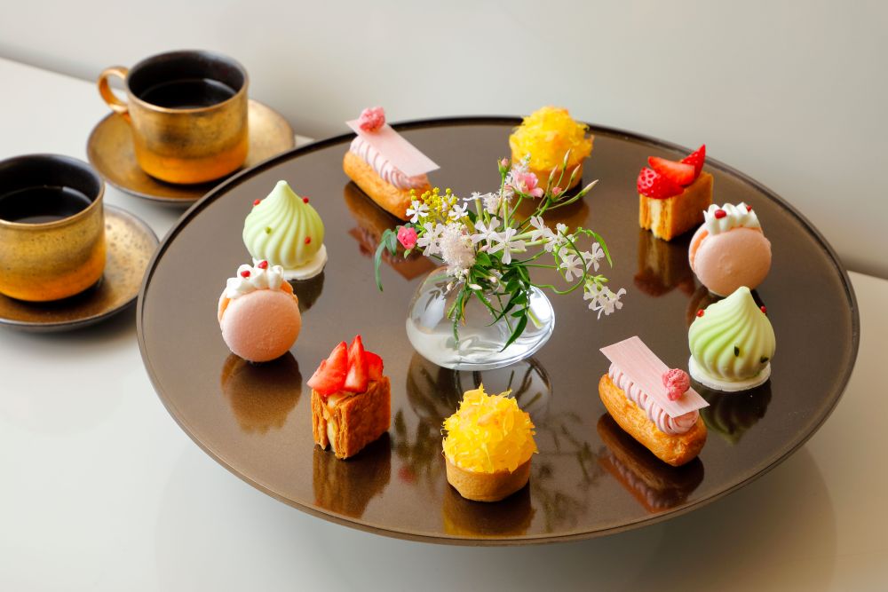「桜アフタヌーンティー」平日・税込み6,600円、土日祝日・税込み7,260円（いずれも別途サービス料）
