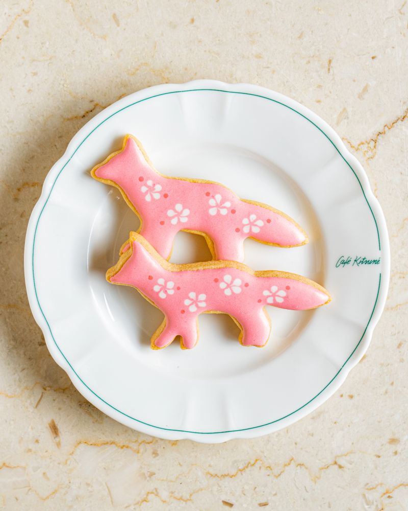 青山店、大阪店および福岡店限定で販売している「Sakura Kitsuné Sablé - 桜キツネサブレ」税込み580円