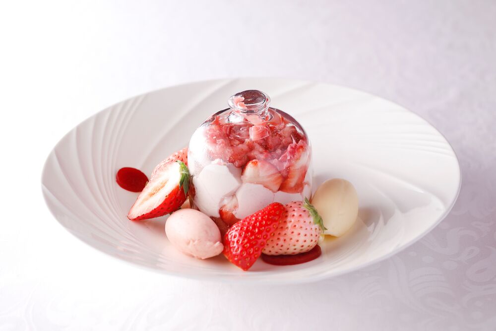 「お皿で楽しむストロベリーパフェ」税込み3,500円