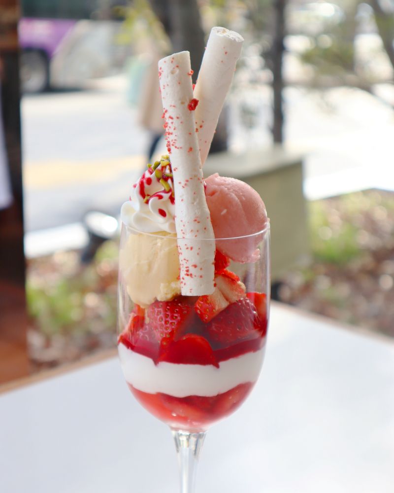 「苺のパフェ」税込み1,850円(サービス料含む)