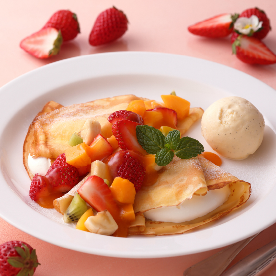 「苺と彩り果実のクレープ　アプリコットソース」税込み1,540円