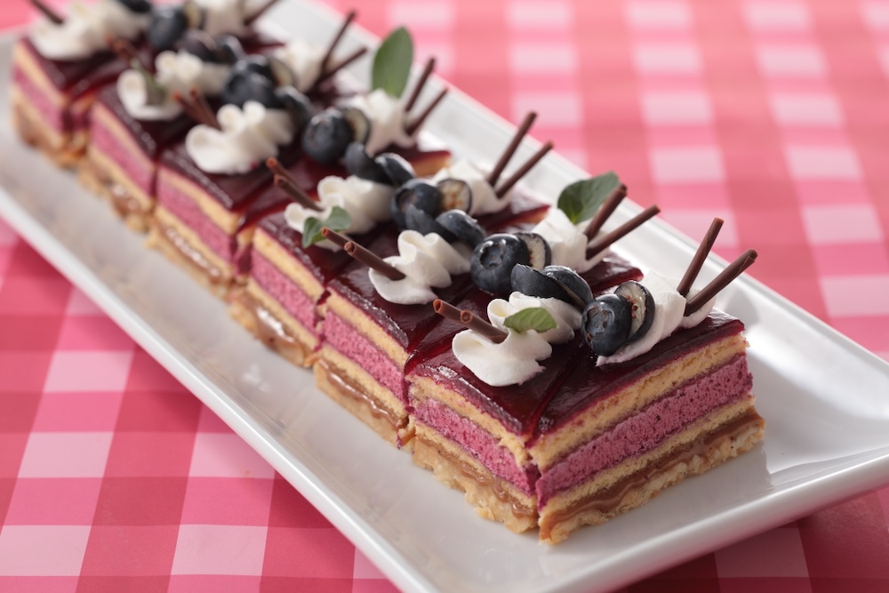 「生キャラメルとカシスのケーキ」イメージ