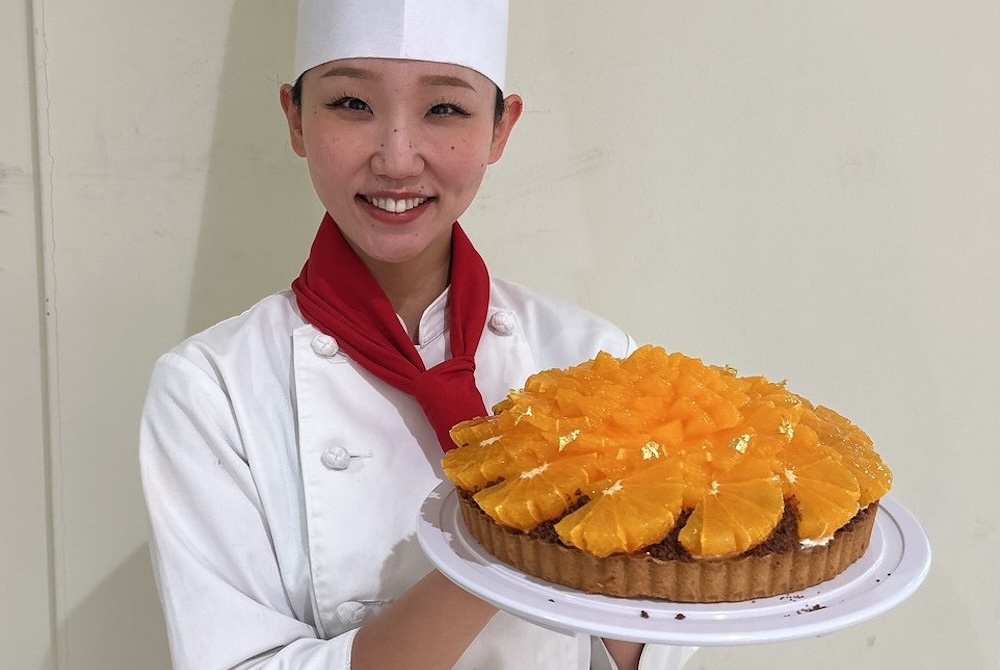 「愛媛県 宇和島市 CORLEO FARM産『清見オレンジ』のシナモンクラムのケーキ」イメージ