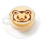 「カフェラテ ＆ Shimajiro」税込み935円(C)Benesse Corporation 1988-2026 / しまじろう