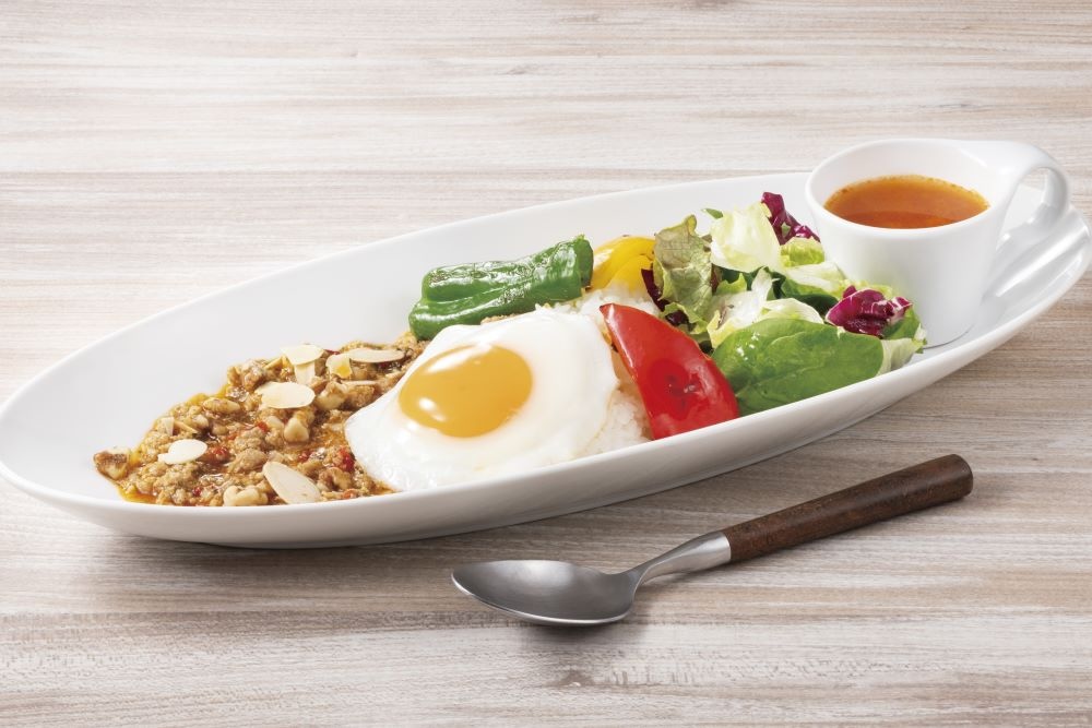 「彩り野菜とバジルのガパオライスプレート(スープ付)」税込み1,298円～ 1,600円