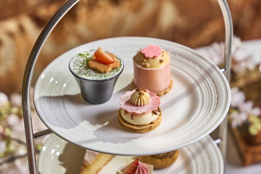 アフタヌーンティー「さくら＆ストロベリー ロワイヤル」税込み7,800円～（サービス料含む）