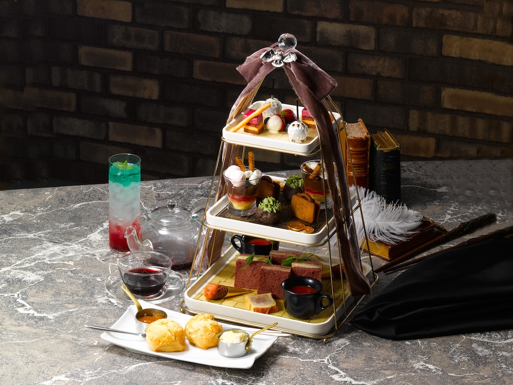 「バックロットカフェ」で販売される「ダイアゴン横丁の買い物リストアフタヌーンティー」税込み7,500円