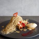 本店で販売中の「千織 ～国産苺のミルフィーユモンブラン～」税込み2,750円