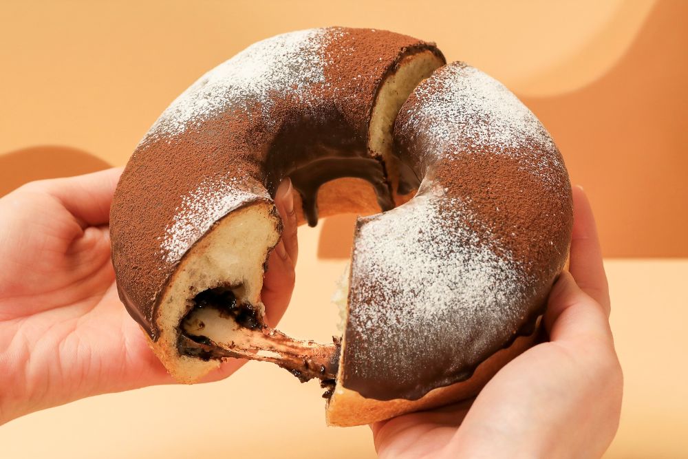 「もちもちチョコもっちーリング」通常サイズ・税込み880円、SSサイズ・税込み590円