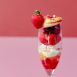 オプションメニューで販売される「ストロベリーブリュレパフェ」イメージ