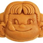 販売中の「ペコちゃん人形焼（桜あん）」税込み300円（丸井今井札幌本店では取り扱いなし）