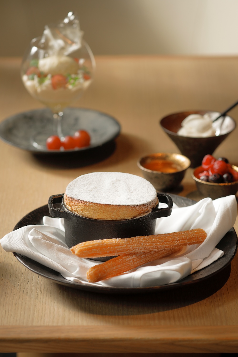 「チーズスフレとフロマージュ・ブランのパフェ」イメージ