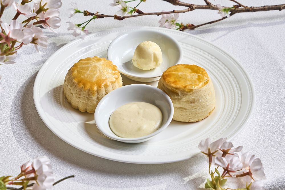 アフタヌーンティー「さくら＆ストロベリー ロワイヤル」税込み7,800円～（サービス料含む）