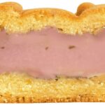 販売中の「ペコちゃん人形焼（桜あん）」税込み300円（丸井今井札幌本店では取り扱いなし）