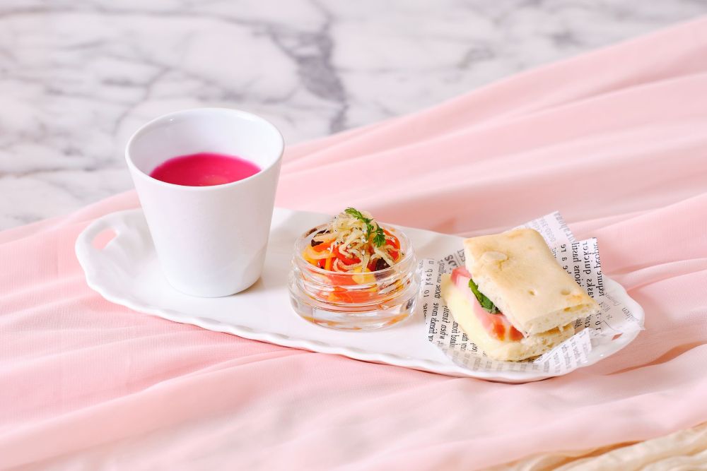 「春いちごと真っ赤なチェリーのアフタヌーンティー」イメージ