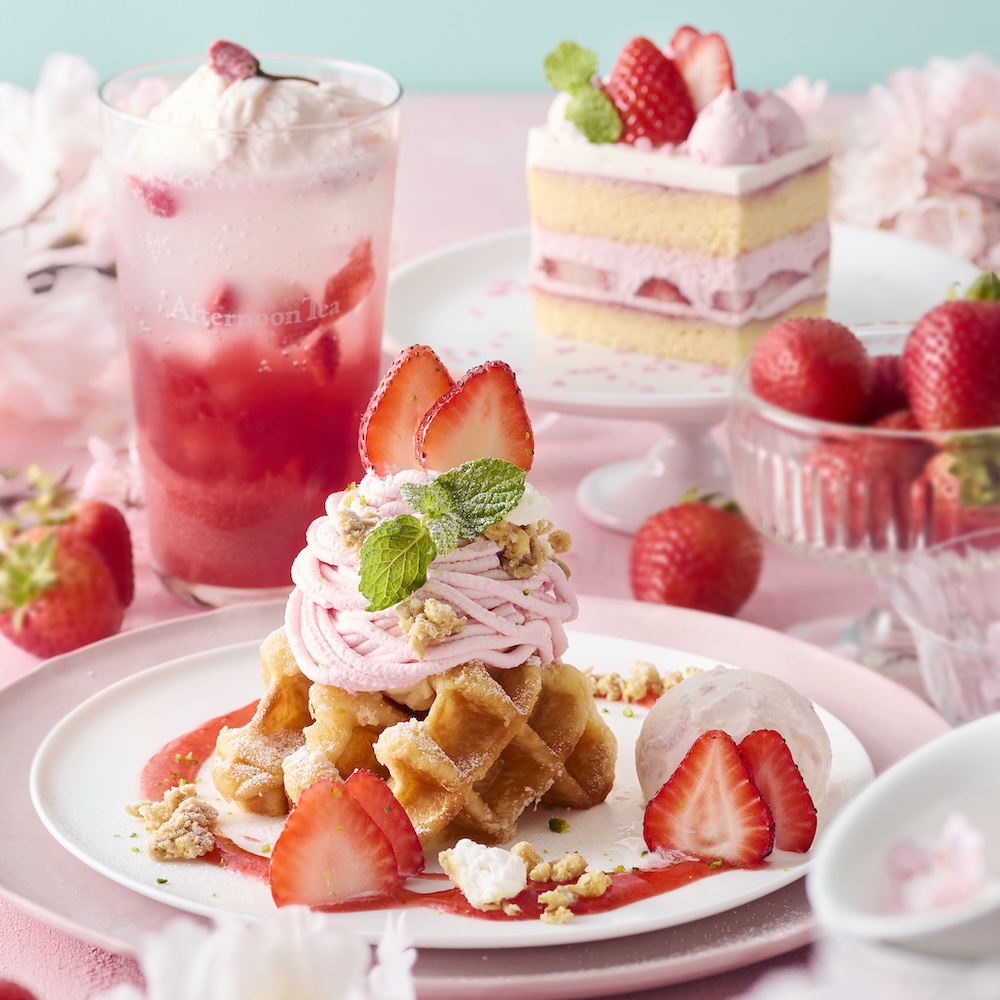 「さくらと苺のモンブランワッフル」および「さくらと苺のショートケーキ」