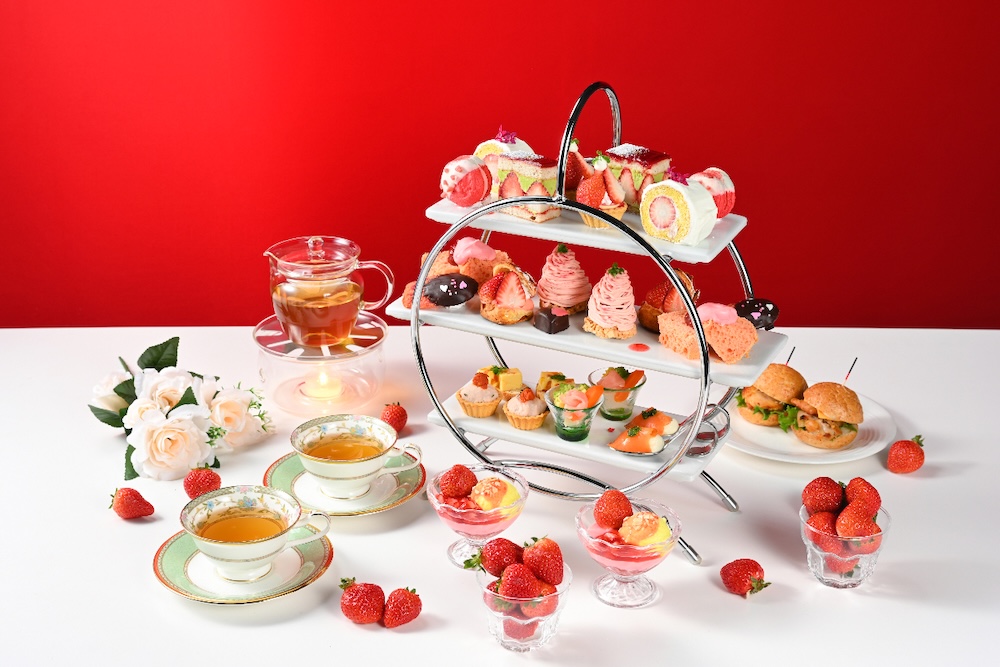 「ストロベリープレミアムアフタヌーンティー –旬の厳選いちご2種食べ比べ-」税込み5,000円