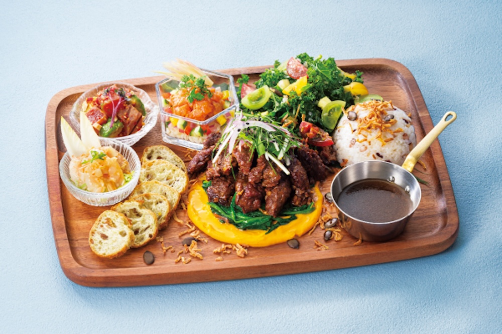 新作「ハレクラニ ラウラウプレート～ポケ トリオと一緒に～」税込み7,500円