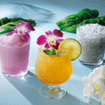 左からバー「オールドインペリアルバー」で販売される「ウベ コラーダ(モクテル)」税込み3,000円、「ハレクラニ マイタイ」税込み4,000円、「サーフ レッスン」税込み4,000円