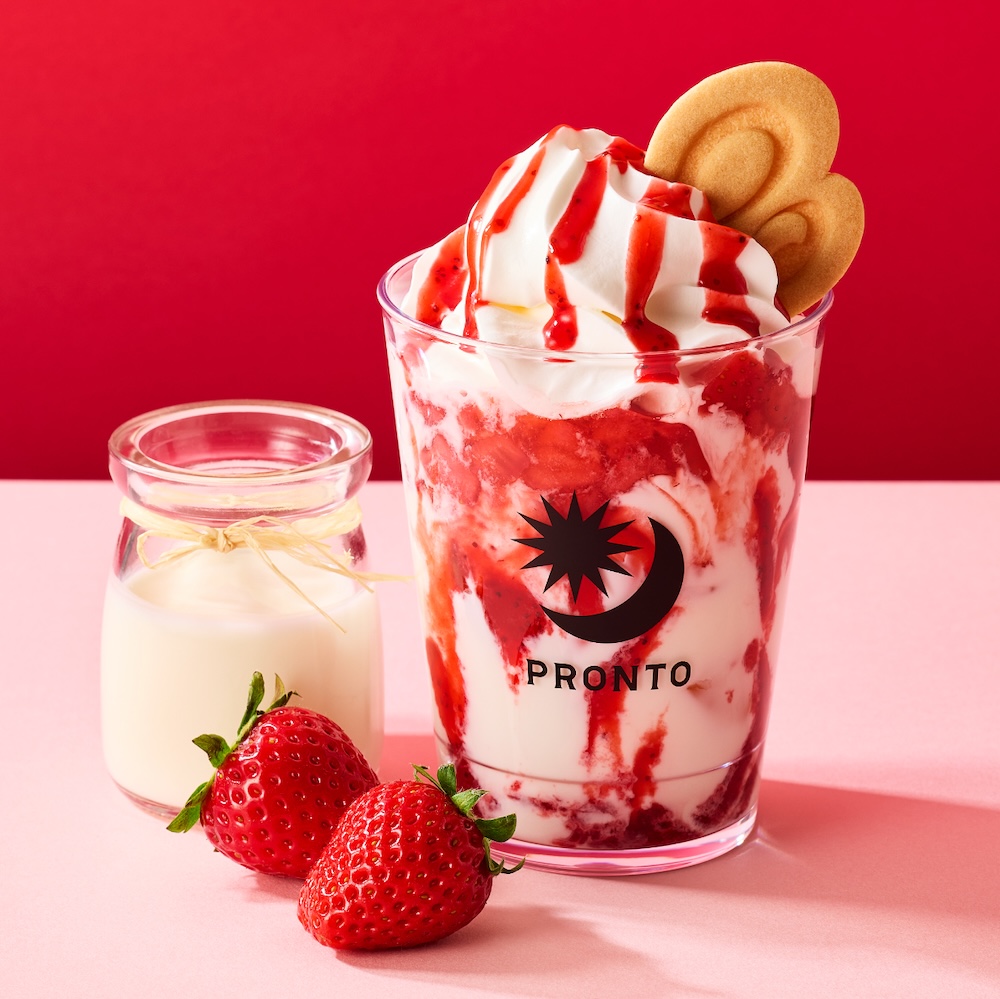 「ストロベリーヨーグルトラテ」Rサイズ・748円〜