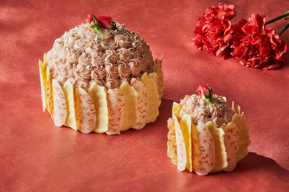 「グランド プレミアム フラワーケーキ」ピース・税込み2,200円、ホール・税込み6,600円