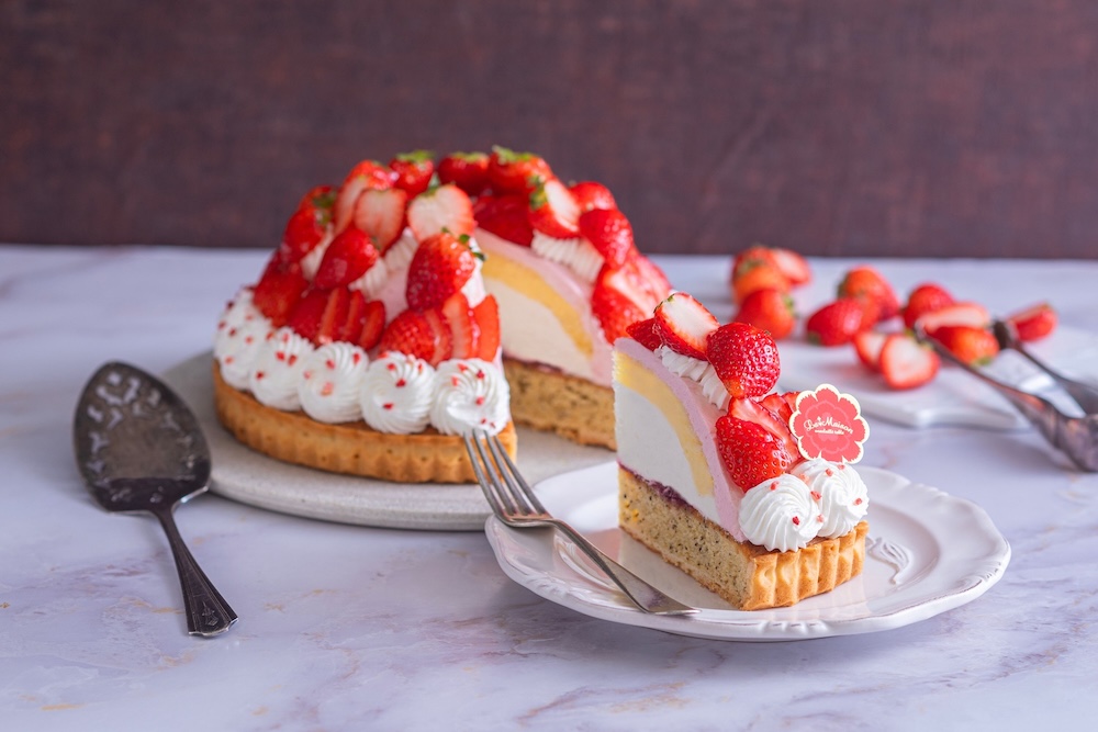 パティスリー限定「いちごとベリークリームの紅茶タルト」ピース・税込み1,280円、ホール・税込み12,800円