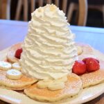 「パンケーキ（ストロベリー＆バナナ、ホイップクリームとマカダミアナッツ）」税込み1,749円