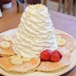 「パンケーキ（ストロベリー＆バナナ、ホイップクリームとマカダミアナッツ）」税込み1,749円