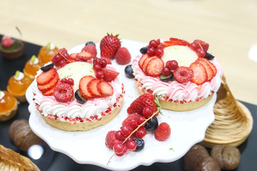 アンベール・ジャパン社が手がける「焼成済みタルト生地」活用例のイメージ