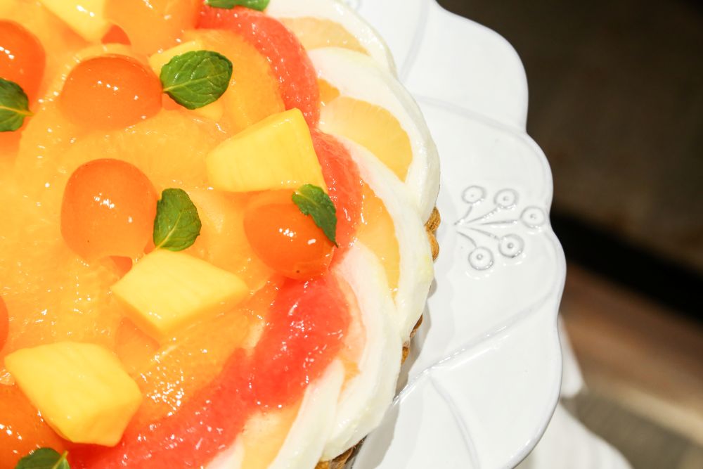 「5種の柑橘のタルト」ピース・税込み1,296円、ホール・税込み12,960円