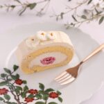 6・7月に販売される「加賀棒茶と木苺のロールケーキ」イメージ