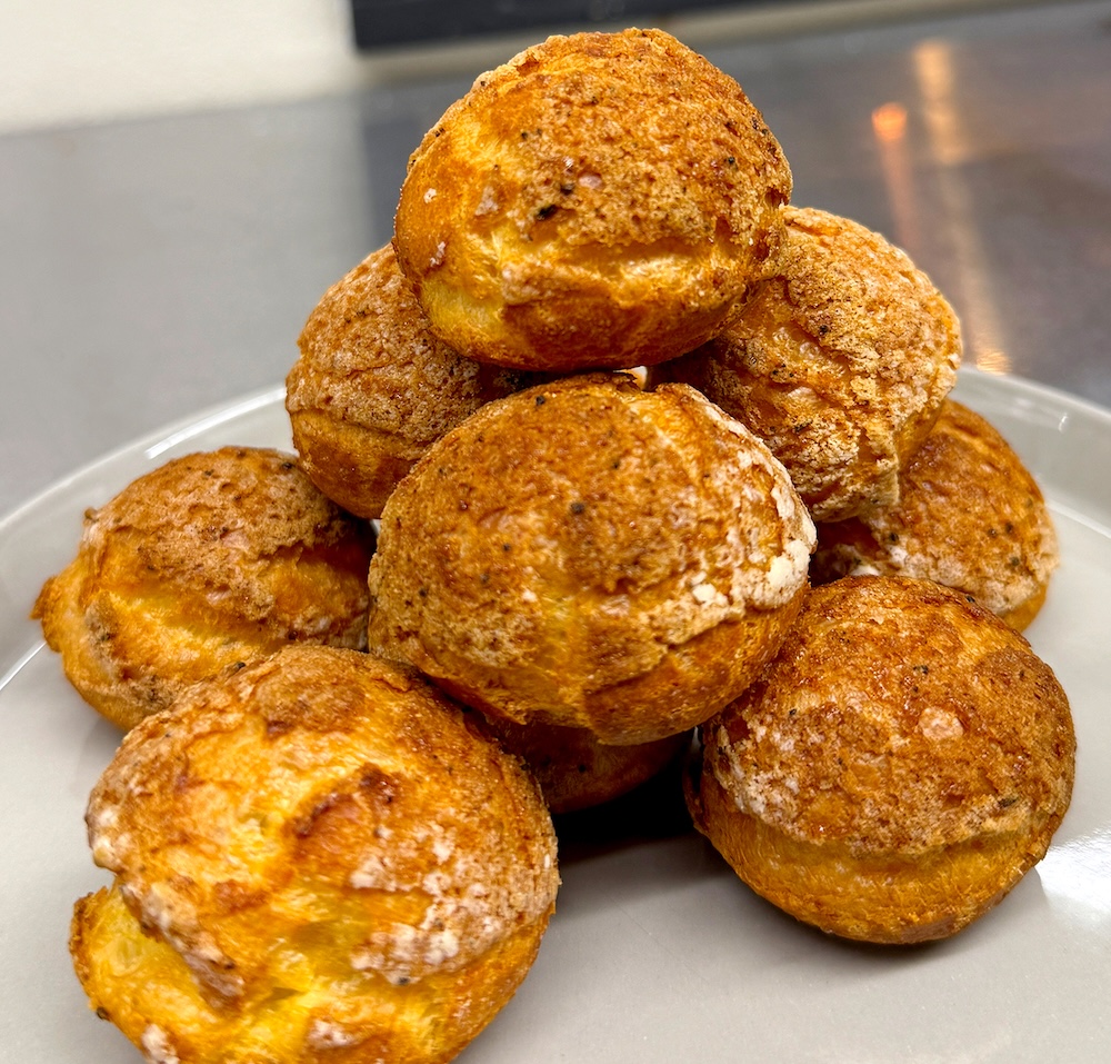 「ブリュレクッキープチシュークリーム」1個・80円