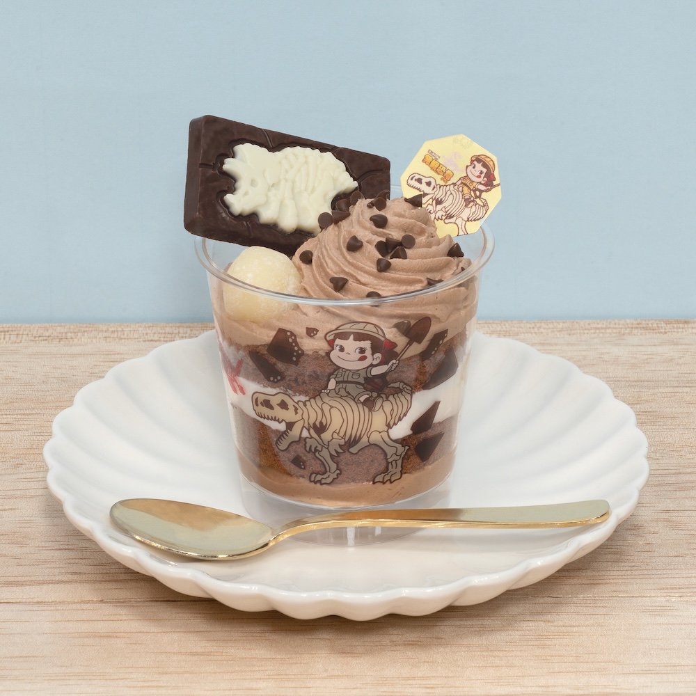 「掘って楽しい♪ペコちゃんキャラパキ 発掘恐竜パフェ」イメージ