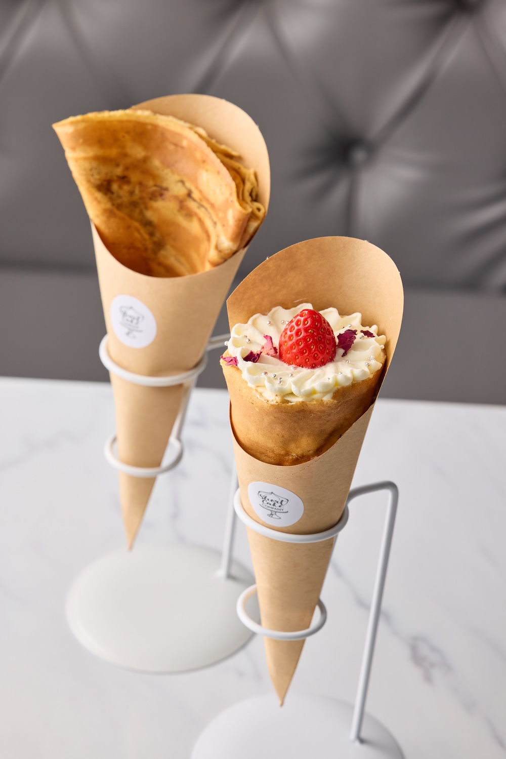 シグネチャー「薔薇と苺のジャージー生クレープ」1,100円