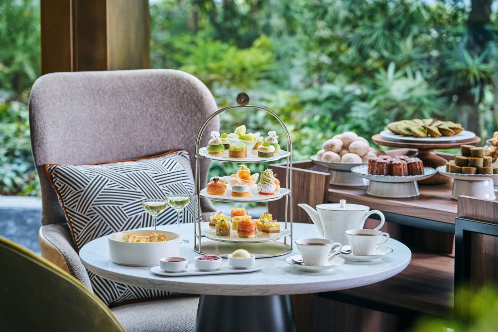 「メロンと日本茶のフレンチアフタヌーンティー」平日・税込み9,700円、土日祝日・税込み11,000円（いずれもサービス料含む）