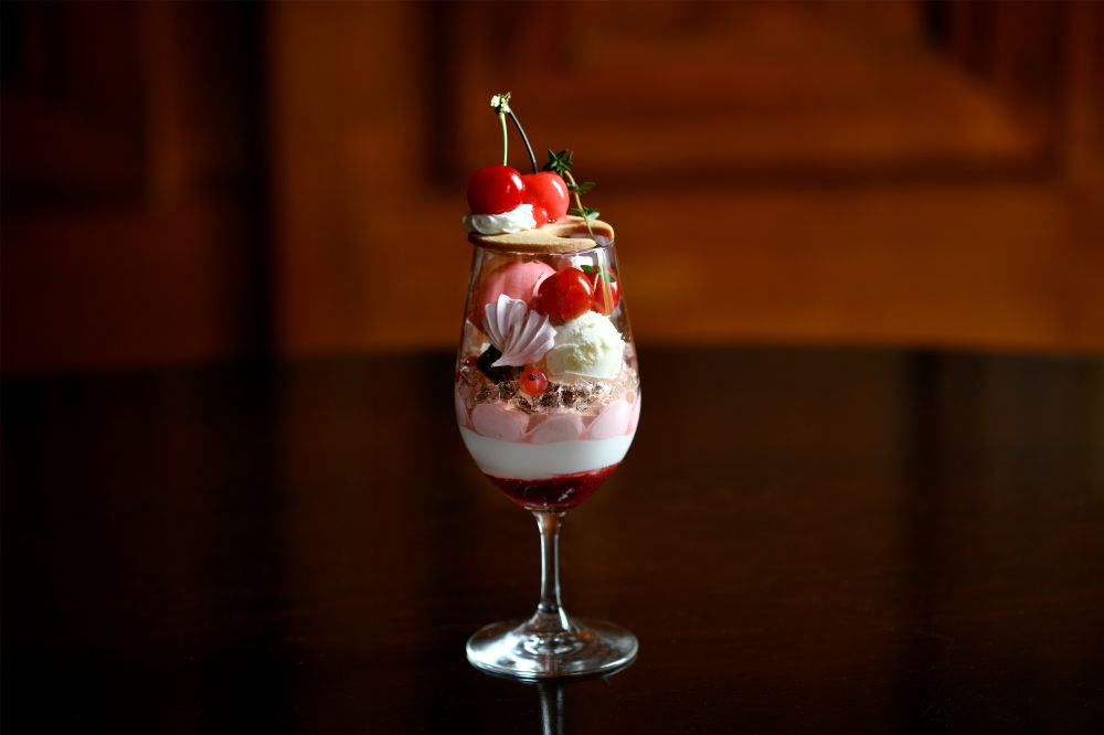「さくらんぼパフェ」イメージ