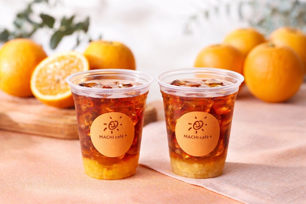 【ローソン】果実感あふれる一杯。『アイスオレンジティー』が登場!果肉入りで春夏にぴったりのフルーツ味わうアイスティー