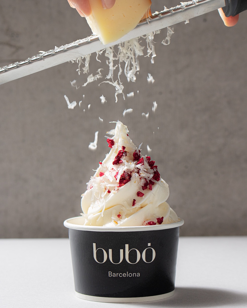 あいばく限定「ソフトクリーム チーズケーキ」税込み900円