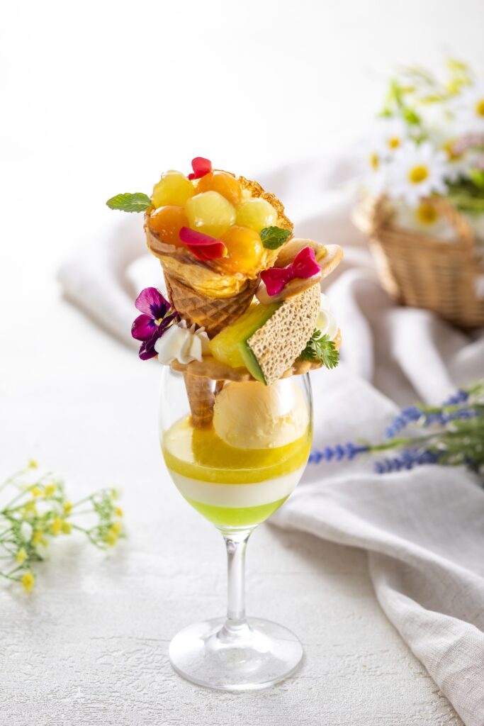 「メロンクレープのブーケパフェ」イメージ