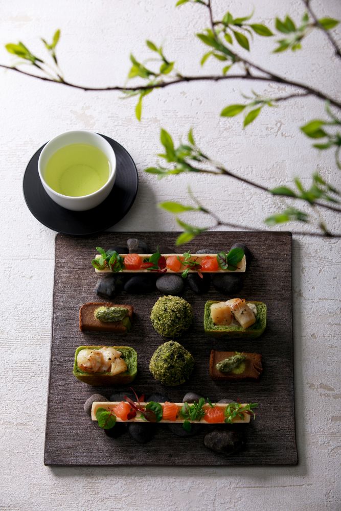 「八女茶＆ハーブ アフタヌーンティー」税込み6,000円（別途サービス料）