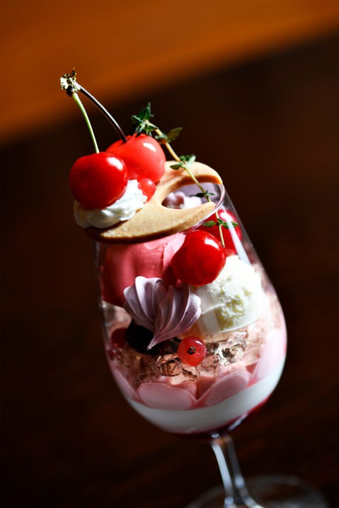 「さくらんぼパフェ」イメージ