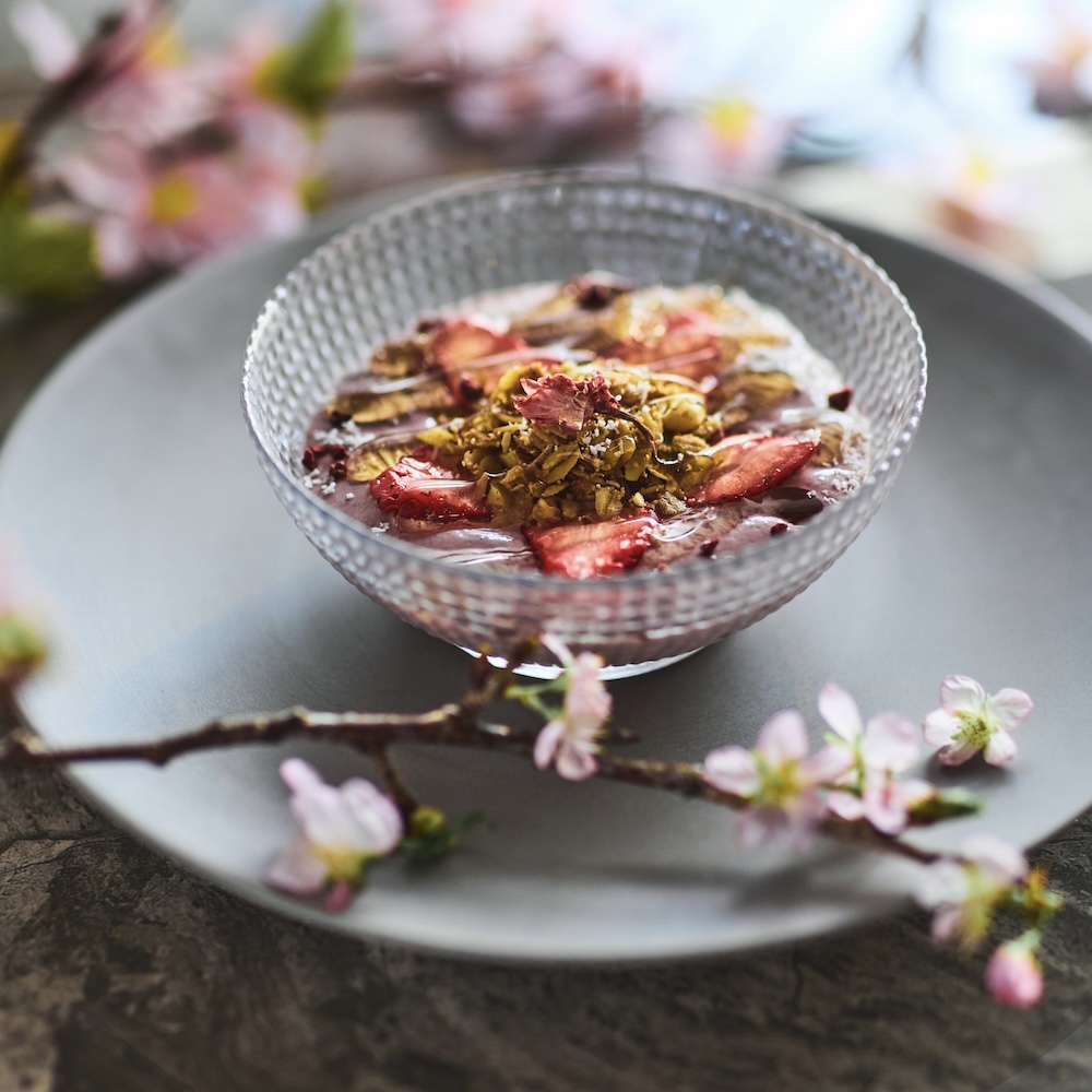 「桜色のヨーグルトアサイーボウル」税込み1,980円