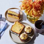 5月2日のみ販売される「ボニーズベイクショップ（Bonny’s Bake Shop）」の「ソルトコーヒーバタークリームカップケーキ」1個・605円、「塩レモンチョコチップパウンドケーキ」1個・681円、「梅干しとあんこのビクトリアケーキ」1個・702円