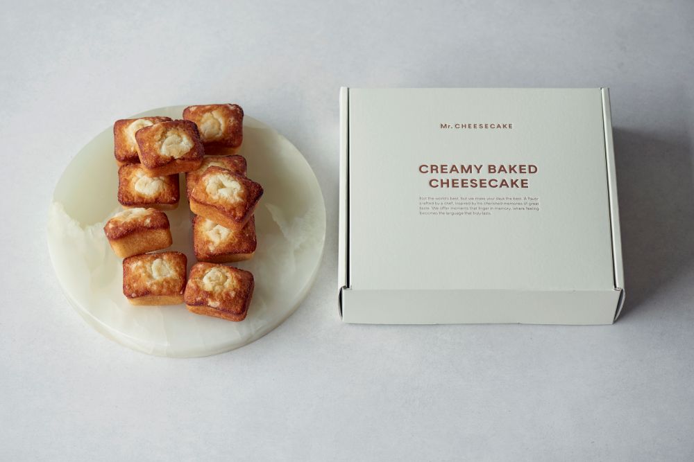 「クリーミーベイクドチーズケーキ（CREAMY BAKED CHEESECAKE）」10個入り・税込み3,996円